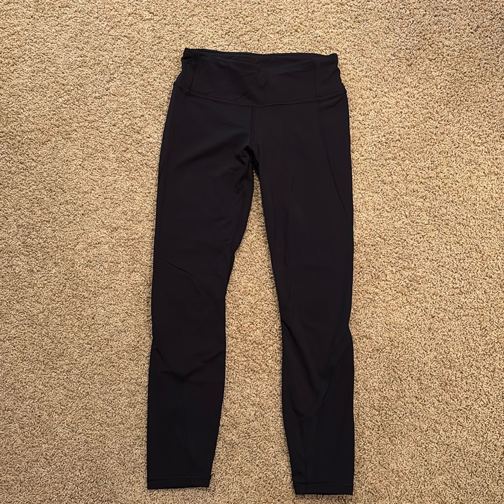 7/8 Lululemon leggings with outline